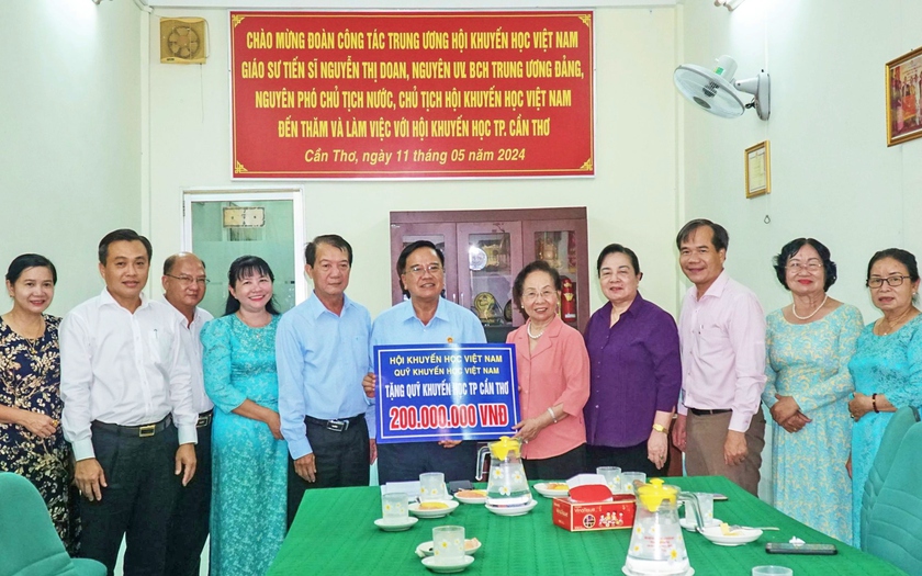 Hội khuyến học Việt Nam trao 200 triệu đồng cho Quỹ khuyến học Cần Thơ- Ảnh 1.