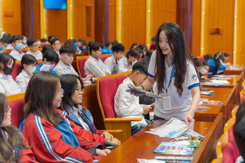 Lập 38 đội hình "tiếp sức mùa thi" tuyển sinh vào lớp 10 Trung học phổ thông tại Quảng Ninh- Ảnh 1.