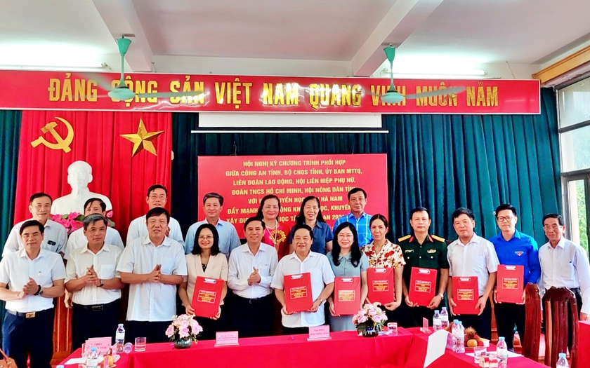 Hội Khuyến học tỉnh Hà Nam ký phối hợp công tác khuyến học với 7 đơn vị- Ảnh 1.