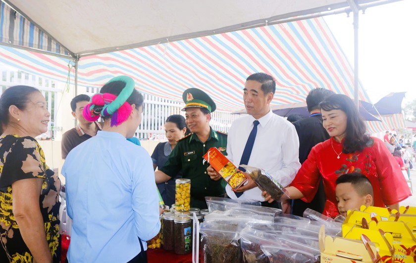 Quảng Ninh: Rộn ràng Lễ hội hoa sim biên giới Móng Cái 2024- Ảnh 8.