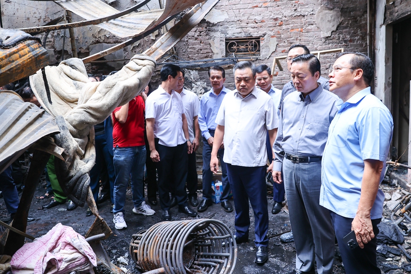 Vụ cháy nhà trọ tại phố Trung Kính: Thủ tướng chỉ đạo làm rõ nguyên nhân, xử lý nghiêm vi phạm- Ảnh 4.