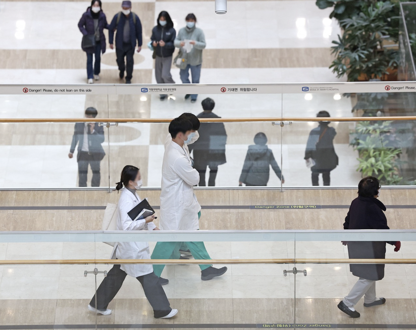 Hàn Quốc tăng hàng nghìn chỉ tiêu tuyển sinh vào trường y- Ảnh 1.