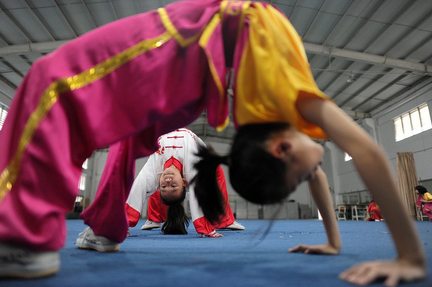 Động tác múa cơ bản khiến hàng nghìn trẻ em ở Trung Quốc bị liệt- Ảnh 8.