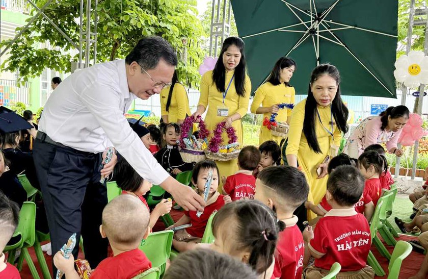 Lãnh đạo tỉnh Quảng Ninh thăm, tặng quà học sinh mầm non nhân Tết thiếu nhi 1/6- Ảnh 1.