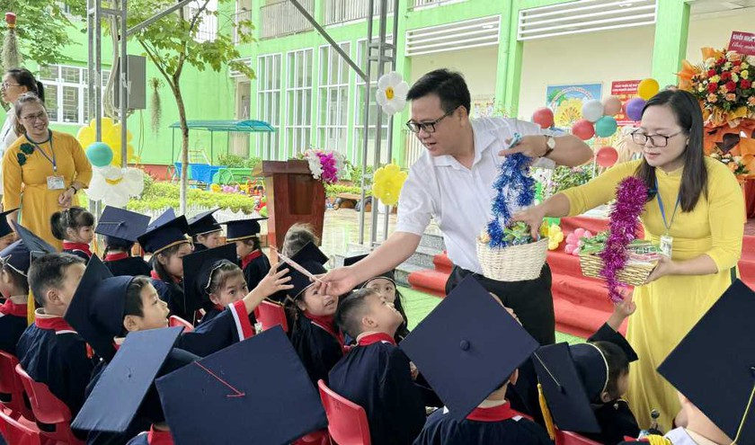 Lãnh đạo tỉnh Quảng Ninh thăm, tặng quà học sinh mầm non nhân Tết thiếu nhi 1/6- Ảnh 2.