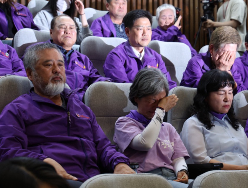 Nước mắt tuôn rơi khi Quốc hội Hàn Quốc thông qua dự luật điều tra thảm họa Itaewon- Ảnh 1.
