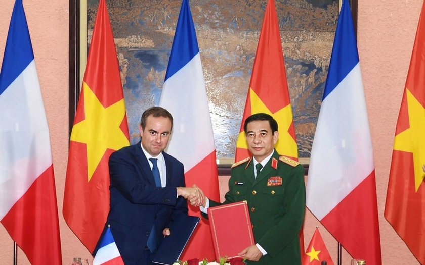 Bộ trưởng Quốc phòng Việt Nam và Bộ trưởng Quân đội Pháp hội đàm và kí Ý định thư tăng cường hợp tác- Ảnh 1.