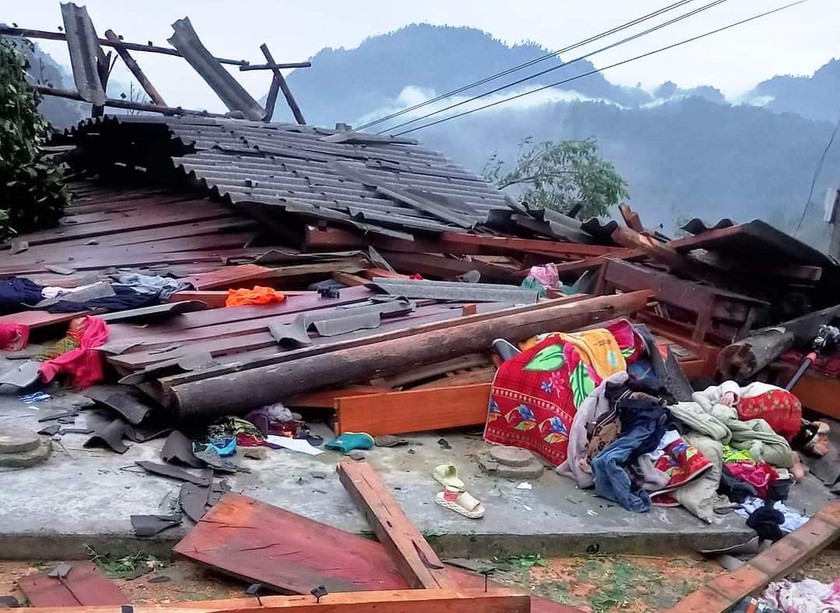 Lào Cai: Dông lốc mạnh kèm mưa đá làm hư hại hơn 160 nhà ở, trường học- Ảnh 1.
