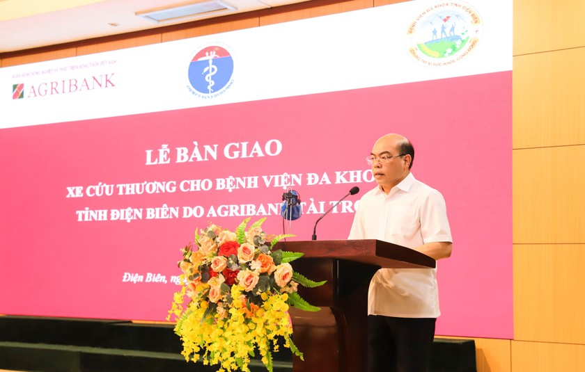 Đảng ủy Agribank trao tặng xe cứu thương cho Bệnh viện Đa khoa tỉnh Điện Biên- Ảnh 2.