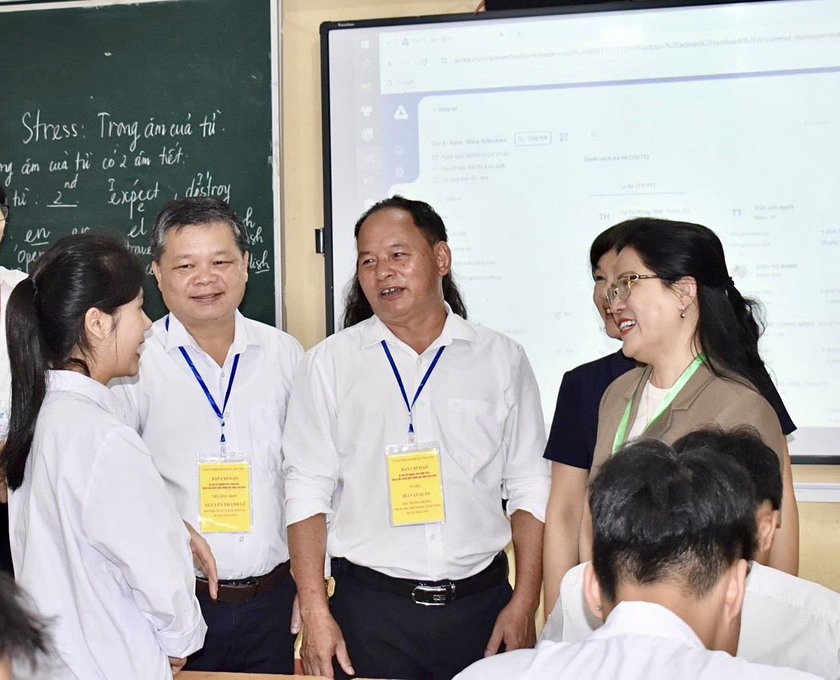 Thứ trưởng Bộ Giáo dục và Đào tạo kiểm tra chuẩn bị thi tốt nghiệp trung học phổ thông tại Yên Bái- Ảnh 1.
