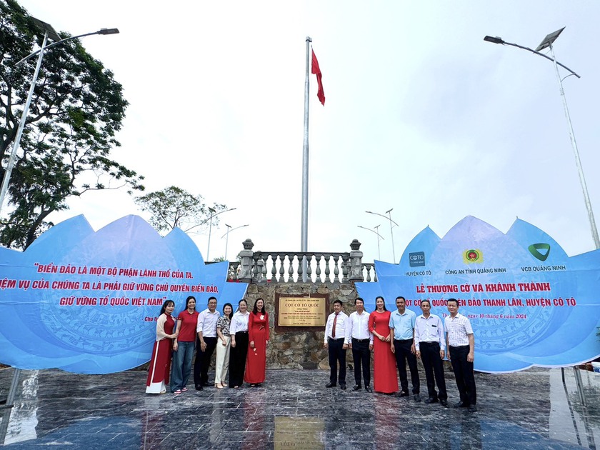 Khánh thành Cột cờ Tổ quốc trên đảo tiền tiêu Thanh Lân (Quảng Ninh)- Ảnh 2.
