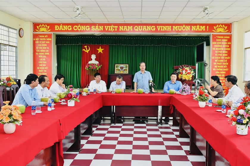 Bộ trưởng Nguyễn Kim Sơn kiểm tra chuẩn bị thi tốt nghiệp trung học phổ thông tại tỉnh Hậu Giang- Ảnh 2.