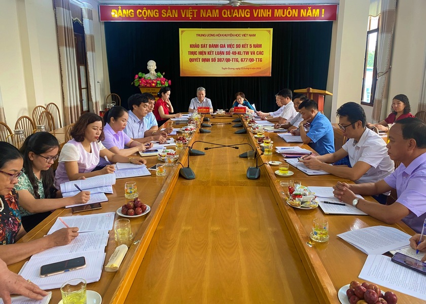 Đoàn khảo sát đánh giá của Hội Khuyến học Việt Nam làm việc tại Tuyên Quang- Ảnh 1.