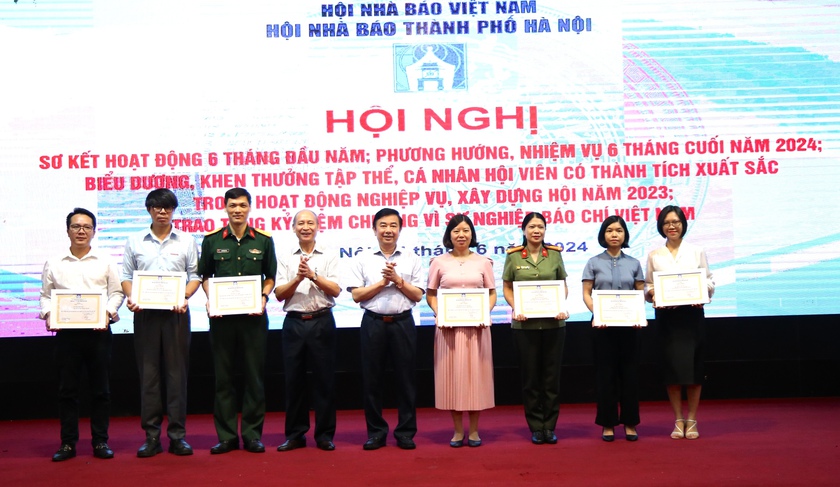 Tạp chí Công dân và Khuyến học nhận Bằng khen của Ủy ban nhân dân thành phố Hà Nội- Ảnh 6.