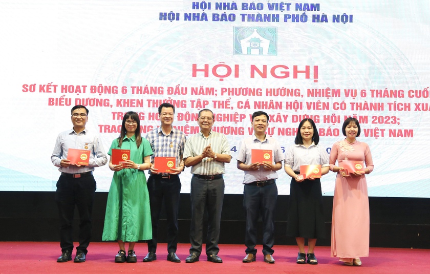 Tạp chí Công dân và Khuyến học nhận Bằng khen của Ủy ban nhân dân thành phố Hà Nội- Ảnh 7.