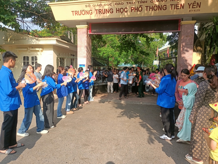Quảng Ninh: Đề thi môn Toán vào 10 không quá khó- Ảnh 2. Quảng Ninh: Đề thi môn Toán vào 10 không quá khó- Ảnh 2.