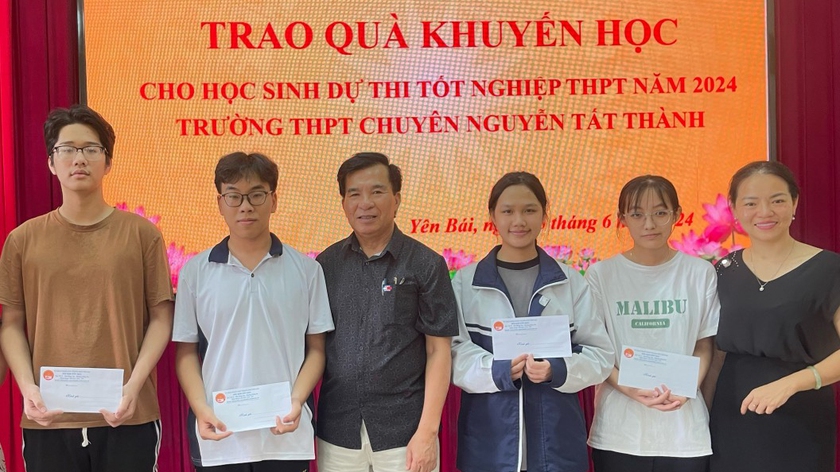 Hội Khuyến học tỉnh Yên Bái hỗ trợ học sinh khó khăn trong kỳ thi tốt nghiệp trung học phổ thông- Ảnh 1.