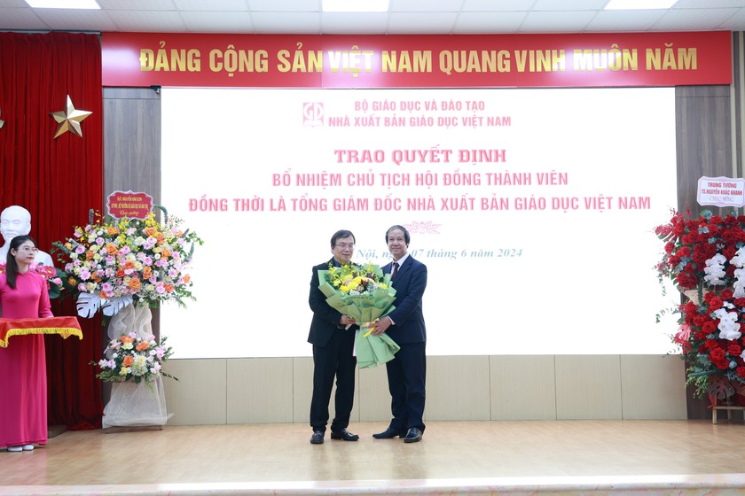 Trao quyết định bổ nhiệm tân Chủ tịch Hội đồng thành viên, Tổng Giám đốc Nhà xuất bản Giáo dục Việt Nam- Ảnh 4.