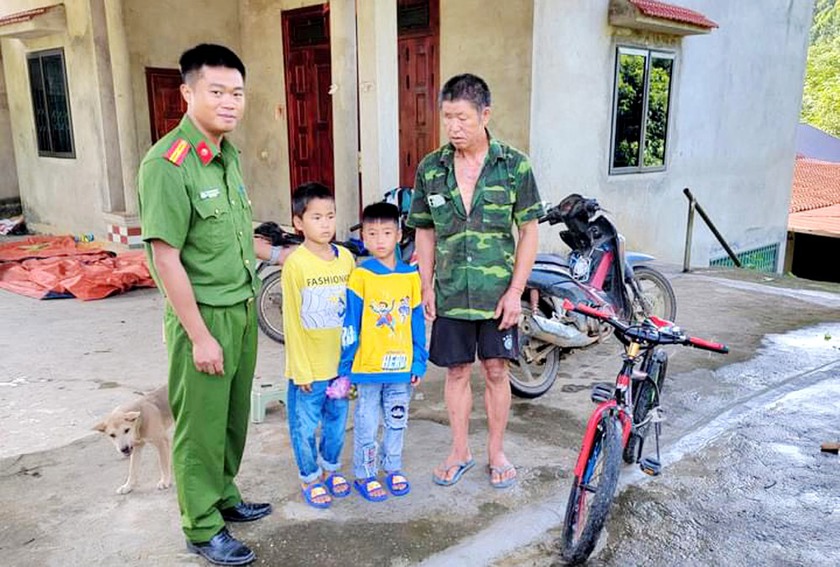 Tìm thấy 2 trẻ em bị lạc đường, cách nhà hơn 70km - Ảnh 2.