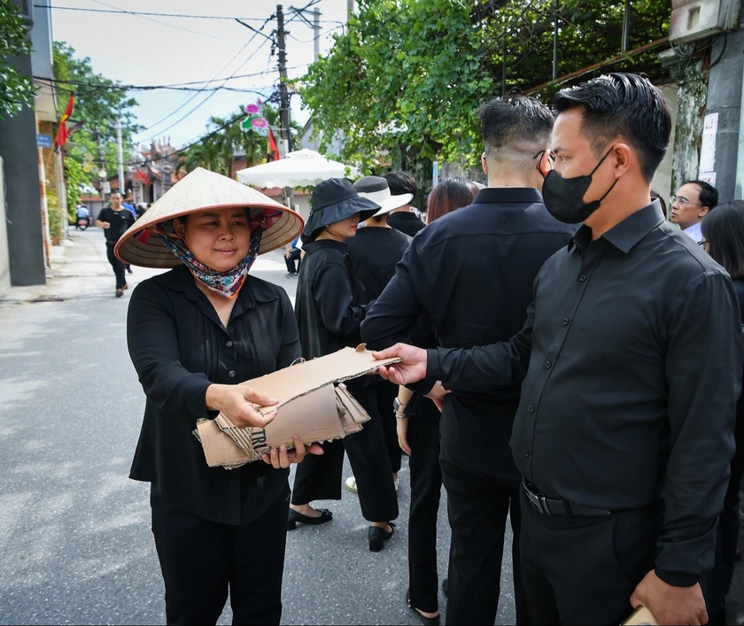 Những hình ảnh xúc động trong Lễ Quốc tang Tổng Bí thư Nguyễn Phú Trọng ngày 25/7/2024- Ảnh 26.