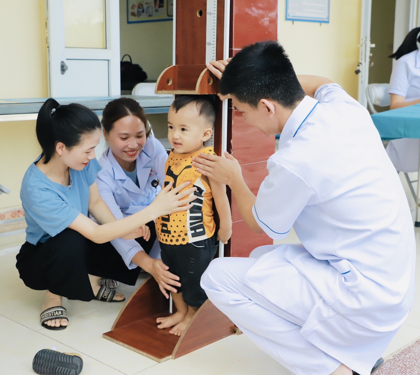 Quảng Ninh: Chi hơn 8 tỷ đồng ngân sách cải thiện thể lực cho trẻ em dưới 5 tuổi bị suy dinh dưỡng mức cao- Ảnh 2.