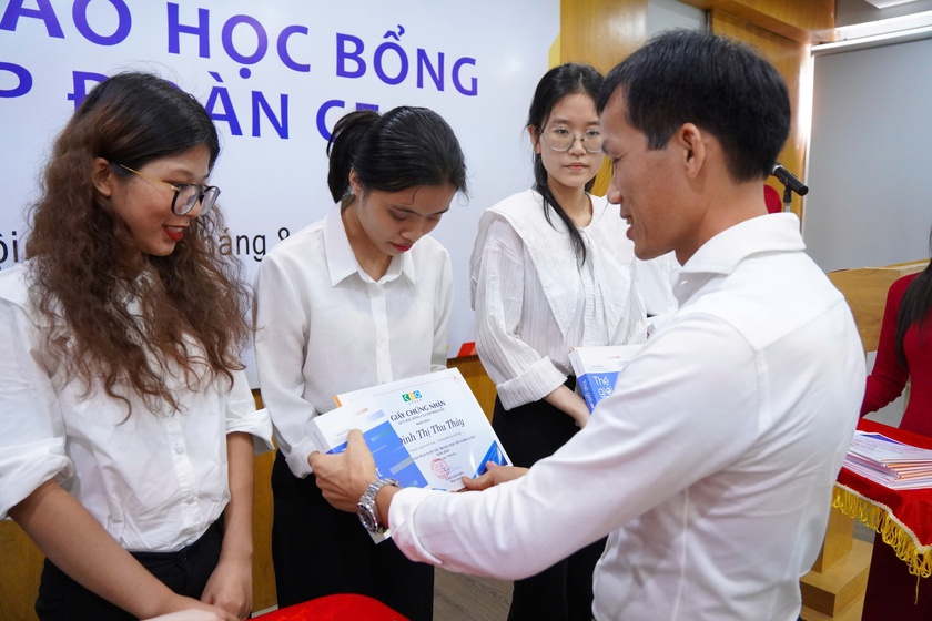 Tập đoàn CEO trao học bổng cho sinh viên - Ảnh 2.