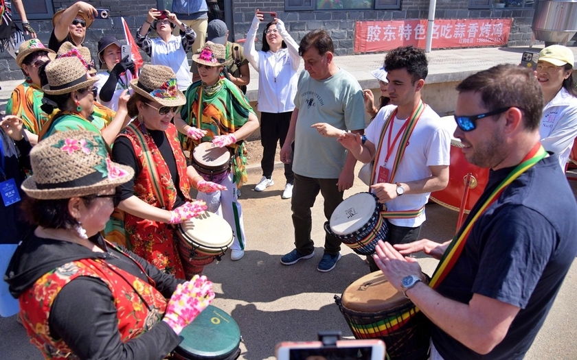 Mùa hè nhộn nhịp tại "điểm nóng" du lịch Việt - Trung Đông Hưng - Ảnh 2.