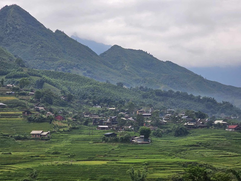 Bỏ phố lên Sa Pa nhâm nhi cà phê view "triệu đô" nhìn ra ruộng lúa bậc thang - Ảnh 17.