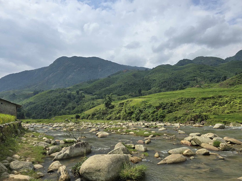 Bỏ phố lên Sa Pa nhâm nhi cà phê view "triệu đô" nhìn ra ruộng lúa bậc thang - Ảnh 18.