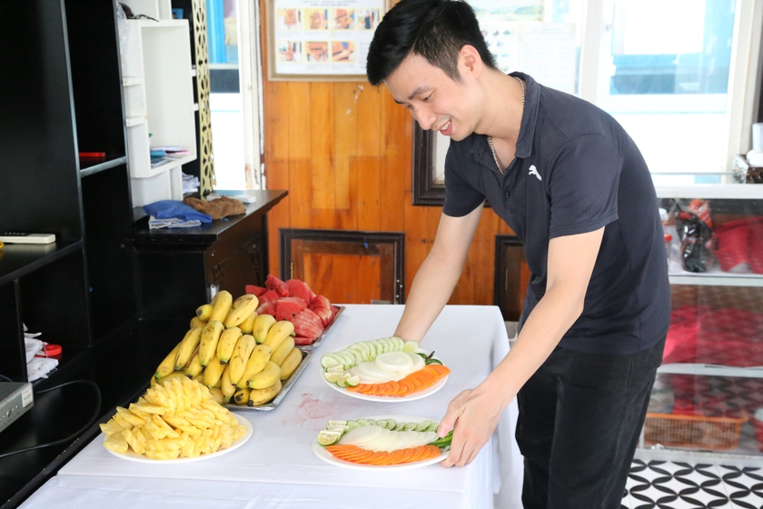 Quảng Ninh: Đoàn khách đầu tiên trong tổng số gần 4.500 nhân viên của tỉ phú Ấn Độ đã đến Hạ Long - Ảnh 4.