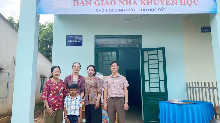 Tặng nhà khuyến học cho gia đình học sinh nghèo hiếu học tại Bình Long- Ảnh 1.