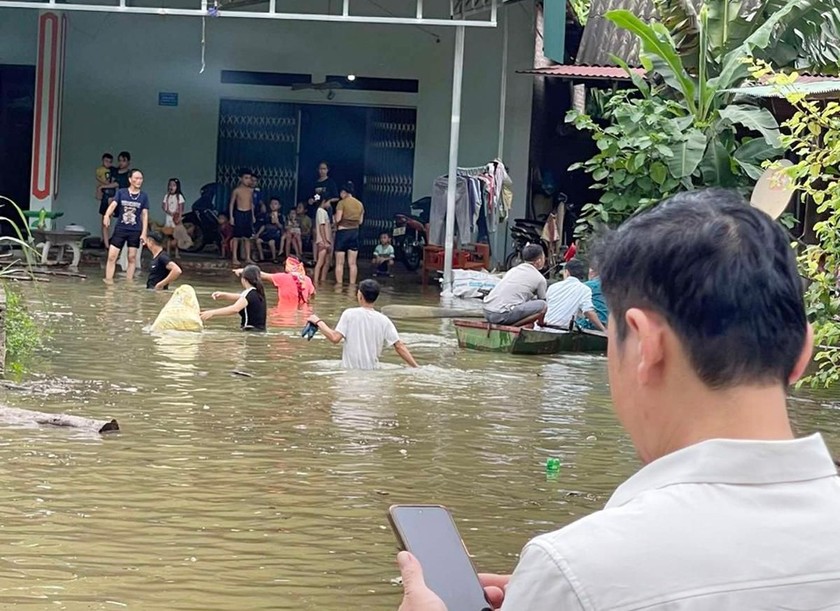 Lào Cai: Thủy điện xả lũ làm nhiều nhà dân bị ngập sâu, hư hại tài sản- Ảnh 2.