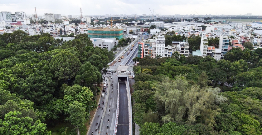 19 giờ ngày 10/8, hầm chui khu vực sân bay Tân Sơn Nhất đi vào hoạt động - Ảnh 1.