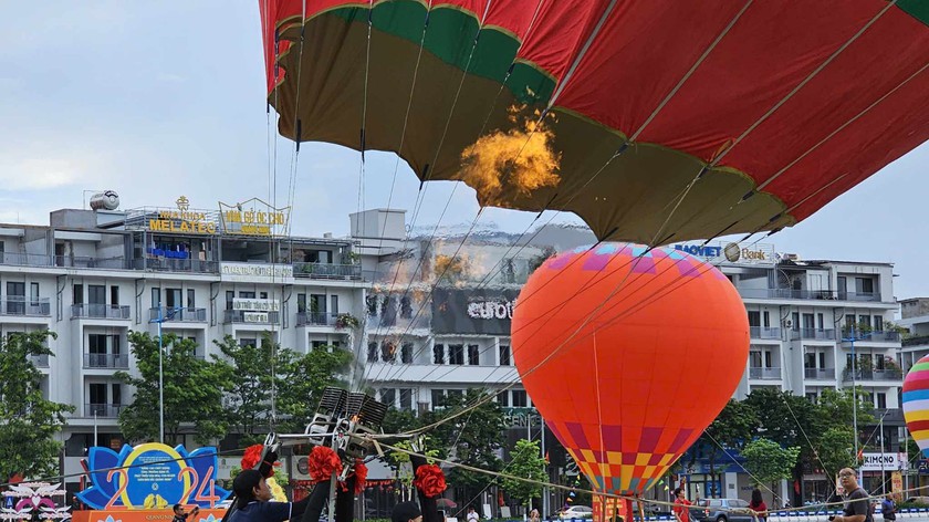 Ngắm khinh khí cầu rực rỡ trên bầu trời Hạ Long- Quảng Ninh - Ảnh 4.