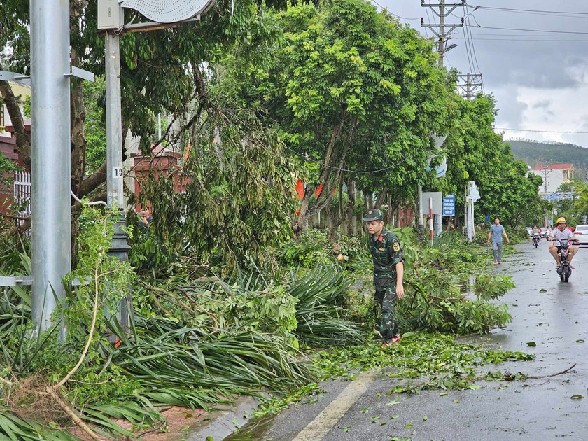 Quảng Ninh dồn lực khắc phục hậu quả của bão số 3 - Ảnh 1.