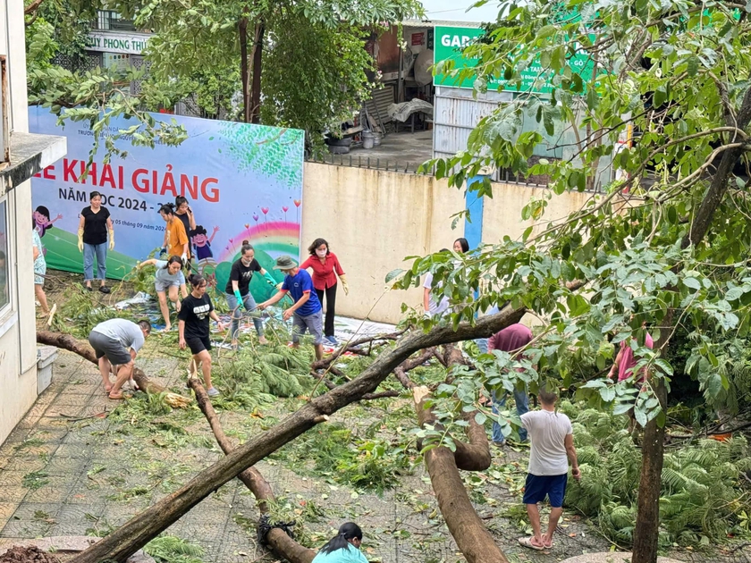 Hơn 100 trường học tại Hà Nội đóng cửa do bão - Ảnh 1.