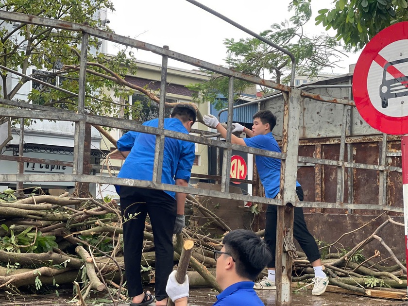 Hải Phòng: Sau bão, đủ an toàn mới tổ chức dạy và học - Ảnh 7.