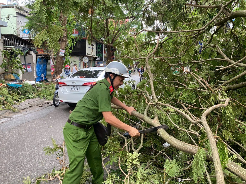 Hải Phòng đủ an toàn mới tổ chức dạy và học, Lực lượng vũ trang huy động lực lượng khắc phục hậu quả  - Ảnh 5.