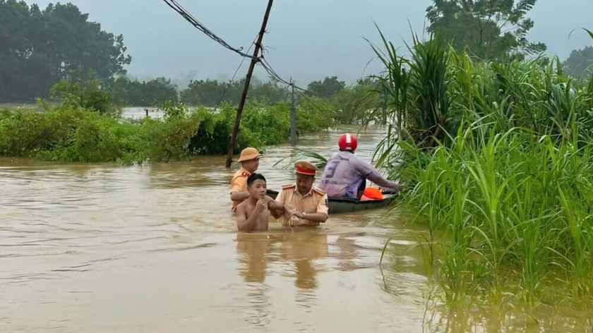 Xử phạt 2 người dân Phú Thọ không chịu di dời tránh mưa lũ nguy hiểm - Ảnh 1.