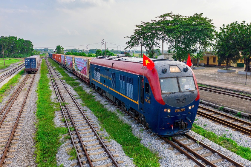 Hàng không, đường sắt miễn phí vận chuyển hàng cứu trợ- Ảnh 1.