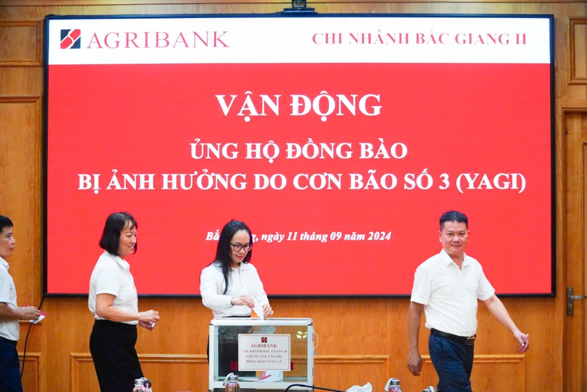 Agribank chung sức cùng các địa phương và người dân khắc phục hậu quả của cơn bão số 3 - Ảnh 7.