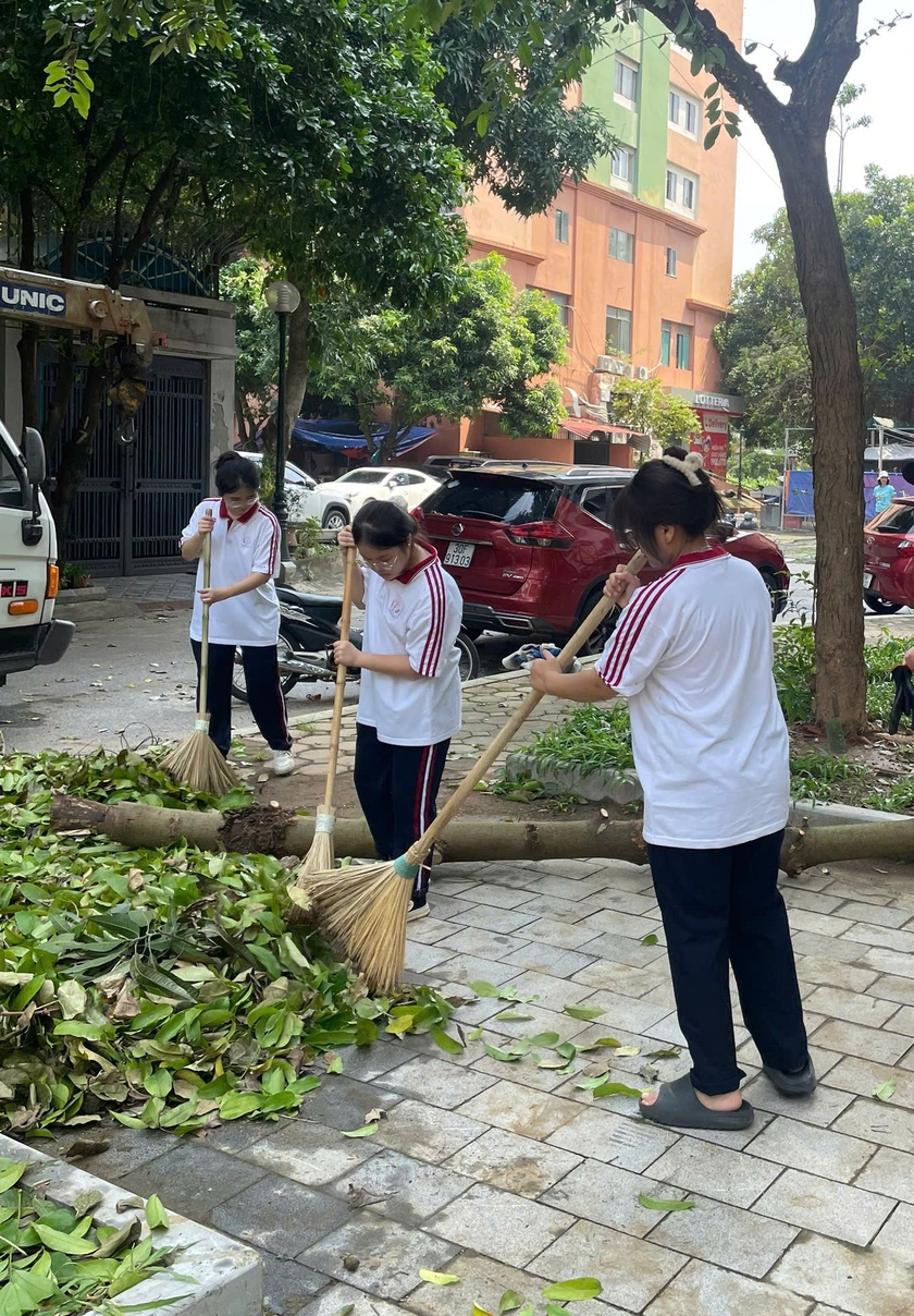 Chuyện của "cư dân nhí C2" trong ngày tổng vệ sinh sau bão- Ảnh 5.