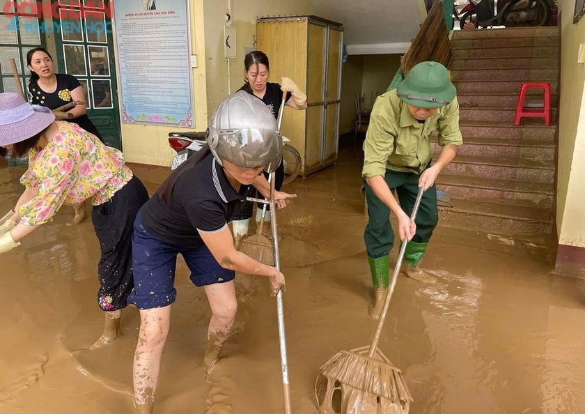 Trường học ở Bảo Yên khắc phục hậu quả mưa lũ để dạy và học trở lại - Ảnh 3.