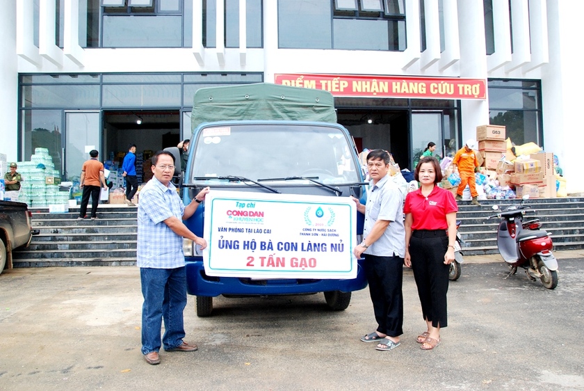 Tạp chí Công dân và Khuyến học trao tặng đồng bào Làng Nủ 2 tấn gạo - Ảnh 1.