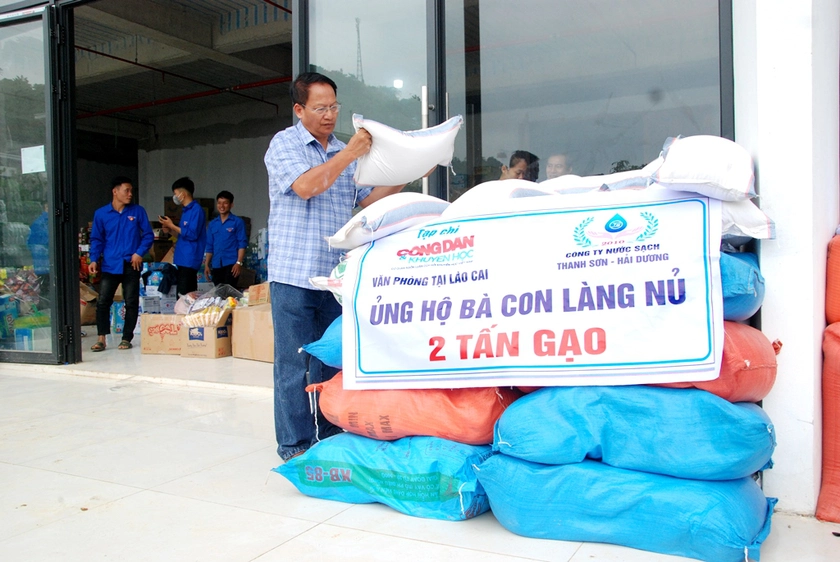 Tạp chí Công dân và Khuyến học trao tặng đồng bào Làng Nủ 2 tấn gạo - Ảnh 2.