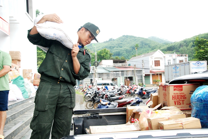 Tạp chí Công dân và Khuyến học trao tặng đồng bào Làng Nủ 2 tấn gạo - Ảnh 4.