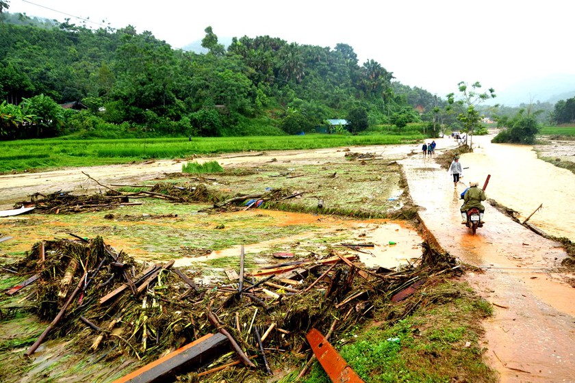 Tạp chí Công dân và Khuyến học trao tặng đồng bào Làng Nủ 2 tấn gạo - Ảnh 6.