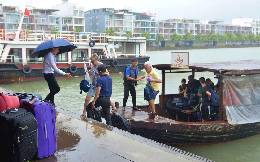 Loạt "siêu bão" làm gián đoạn du lịch tại châu Á, Trung Âu và Đông Âu - Ảnh 8.