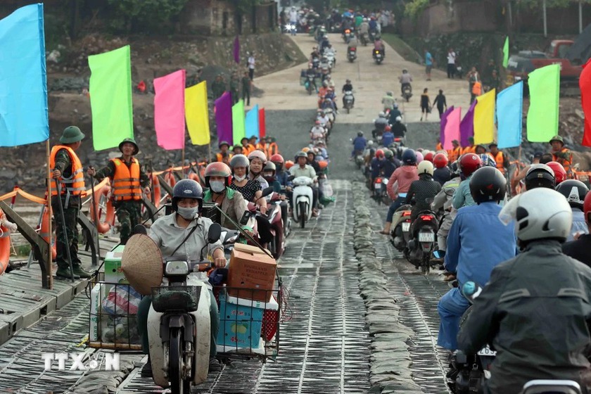 Cầu phao Phong Châu phục vụ nhân dân từ 6 giờ đến 22 giờ hàng ngày- Ảnh 5.