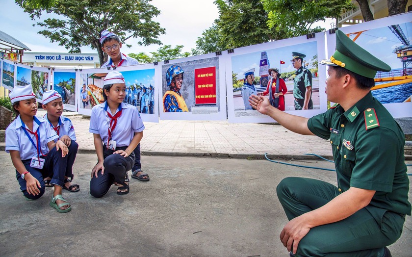 Khai giảng em yêu Hoàng Sa, Trường Sa - Ảnh 1.